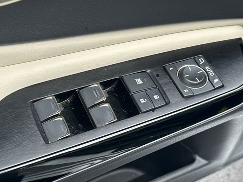 Certified 2023 Lexus ES 350 w/ Premium Package image 13