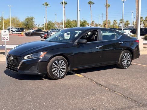 Certified 2025 Nissan Altima 2.5 SV FWD image 2