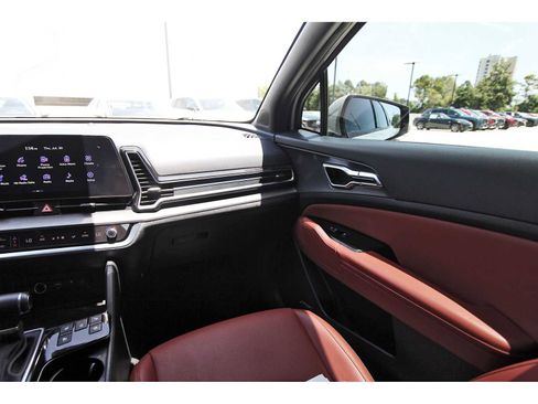 Used 2024 Kia Sportage SX FWD image 8