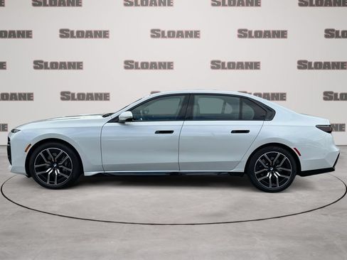Used 2025 BMW 740i xDrive AWD/4WD image 2