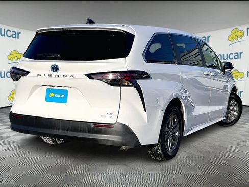Certified 2024 Toyota Sienna LE image 6