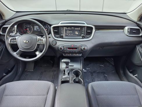 Used 2020 Kia Sorento S FWD image 11