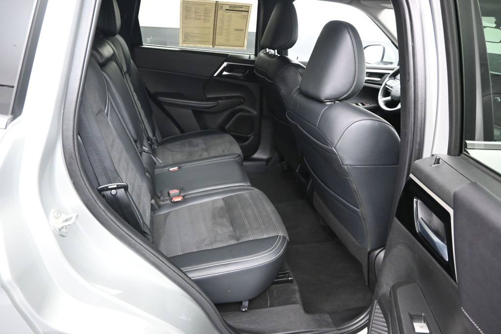 Used 2024 Mitsubishi Outlander SE FWD image 24