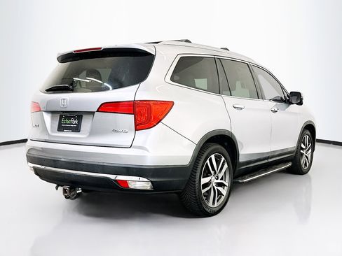 Used 2017 Honda Pilot Touring image 9