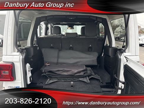 Used 2024 Jeep Wrangler Unlimited Sahara AWD/4WD image 15