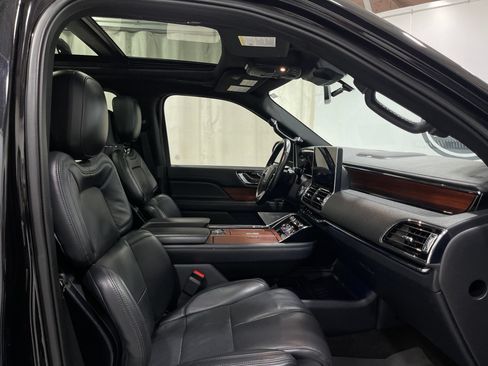 Used 2023 Lincoln Navigator L Reserve AWD/4WD image 32