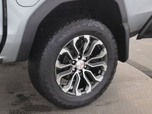 Used 2024 GMC Canyon Denali image 14