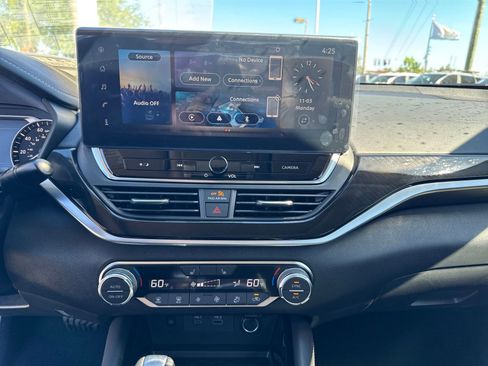 New 2025 Nissan Altima 2.5 SR image 18