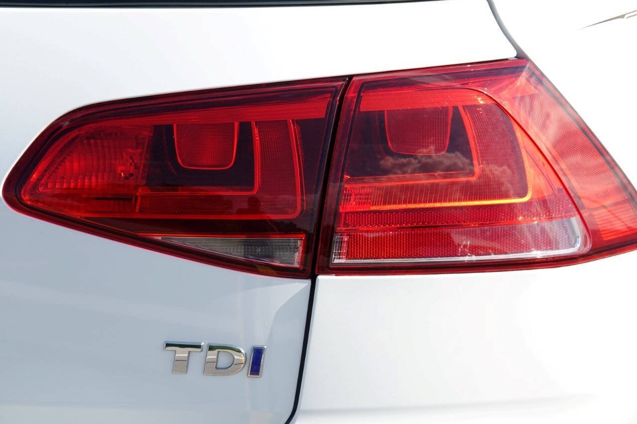 Used 2015 Volkswagen Golf TDI S FWD image 53