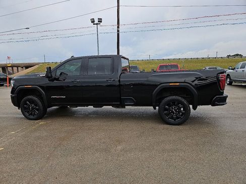 Used 2024 GMC Sierra 2500 AT4 AWD/4WD image 3