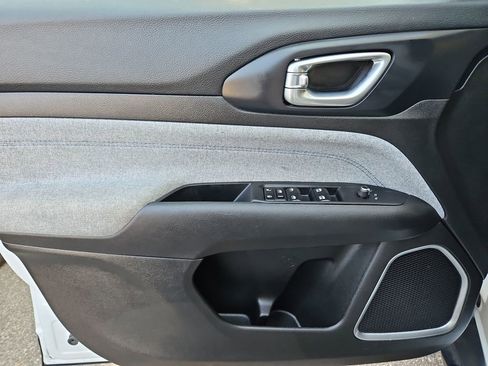 Used 2024 Jeep Compass Latitude AWD/4WD image 24