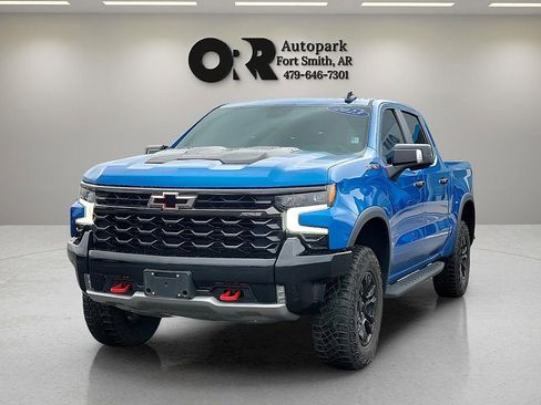 Used 2023 Chevrolet Silverado 1500 ZR2 w/ Technology Package AWD/4WD image 2