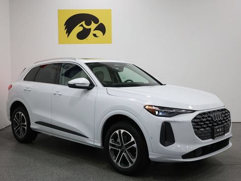 Used 2025 Audi Q5 Premium w/ Premium Plus AWD/4WD image 6