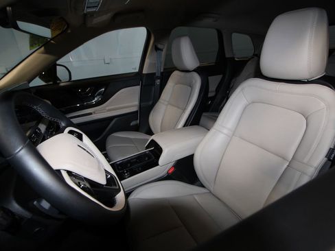 Used 2025 Lincoln Corsair AWD w/ Equipment Group 101A image 4