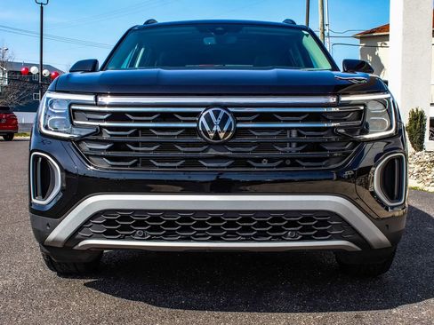 Used 2024 Volkswagen Atlas Peak Edition SE AWD/4WD image 2