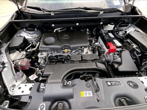 Used 2021 Toyota RAV4 XLE w/ Convenience Package FWD image 30
