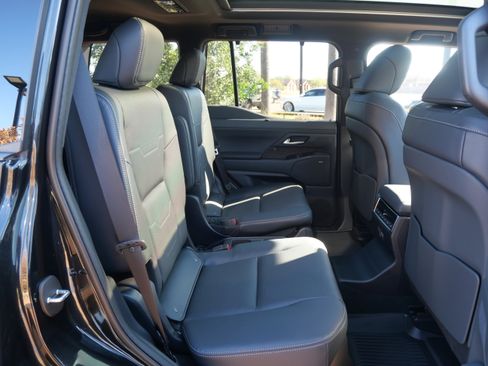 Certified 2026 Lexus GX 550 w/ Accessory Package (2T) image 13