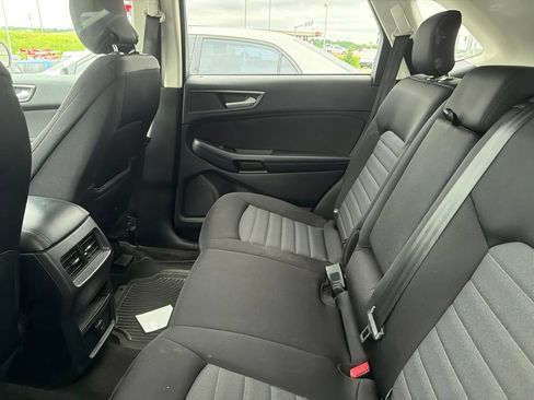 Used 2018 Ford Edge SE FWD image 14
