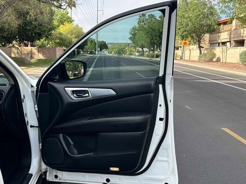 Used 2020 Nissan Pathfinder SL image 53