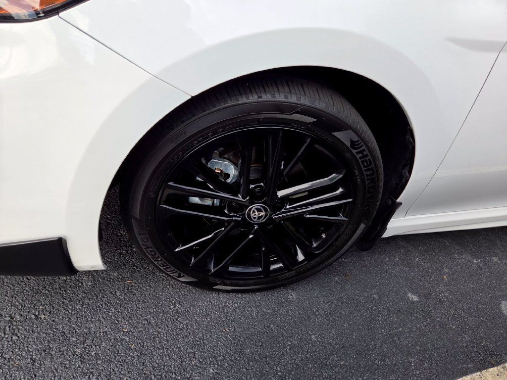 Used 2025 Toyota Camry SE FWD image 4