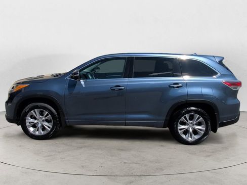 Used 2014 Toyota Highlander Plus AWD/4WD image 2