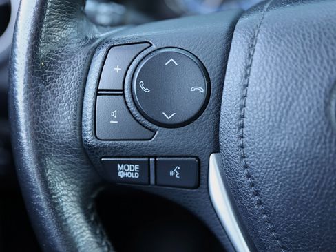 Used 2018 Toyota Corolla SE image 33