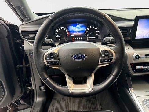 Used 2022 Ford Explorer XLT w/ Equipment Group 202A AWD/4WD image 11
