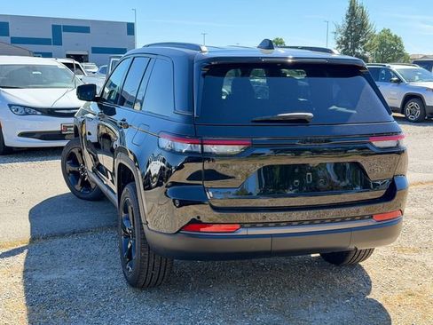 New 2026 Jeep Grand Cherokee Limited w/ Limited Altitude Package image 9