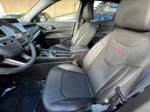 Used 2025 Jeep Compass Trailhawk image 27