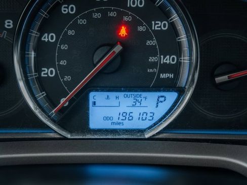 Used 2015 Toyota RAV4 Limited image 44