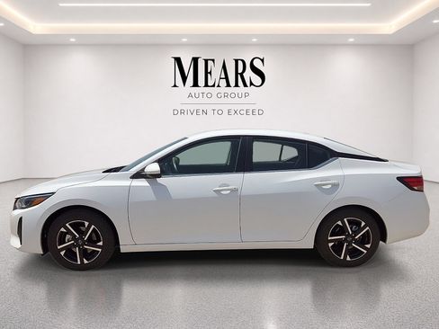 Used 2024 Nissan Sentra SV FWD image 2