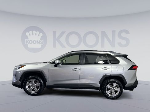 Used 2025 Toyota RAV4 XLE image 2