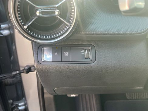 Used 2025 Chevrolet Equinox LT w/ Safety and Technology Package image 10