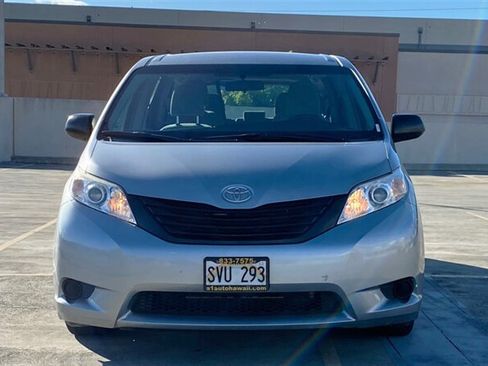 Used 2016 Toyota Sienna L FWD image 2
