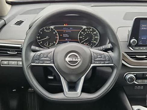 Used 2024 Nissan Altima 2.5 SV FWD image 20