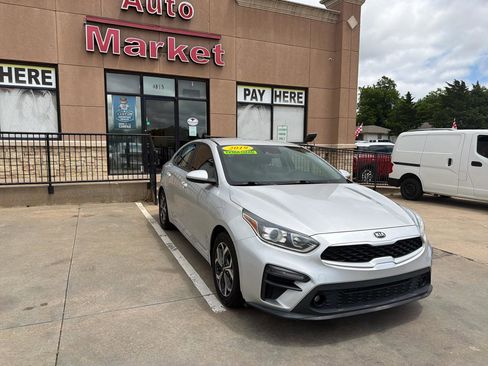 Used 2019 Kia Forte LXS FWD image 3
