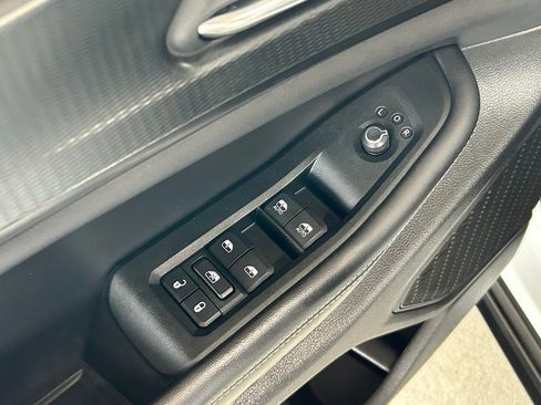 Used 2025 Jeep Grand Cherokee L Laredo image 51