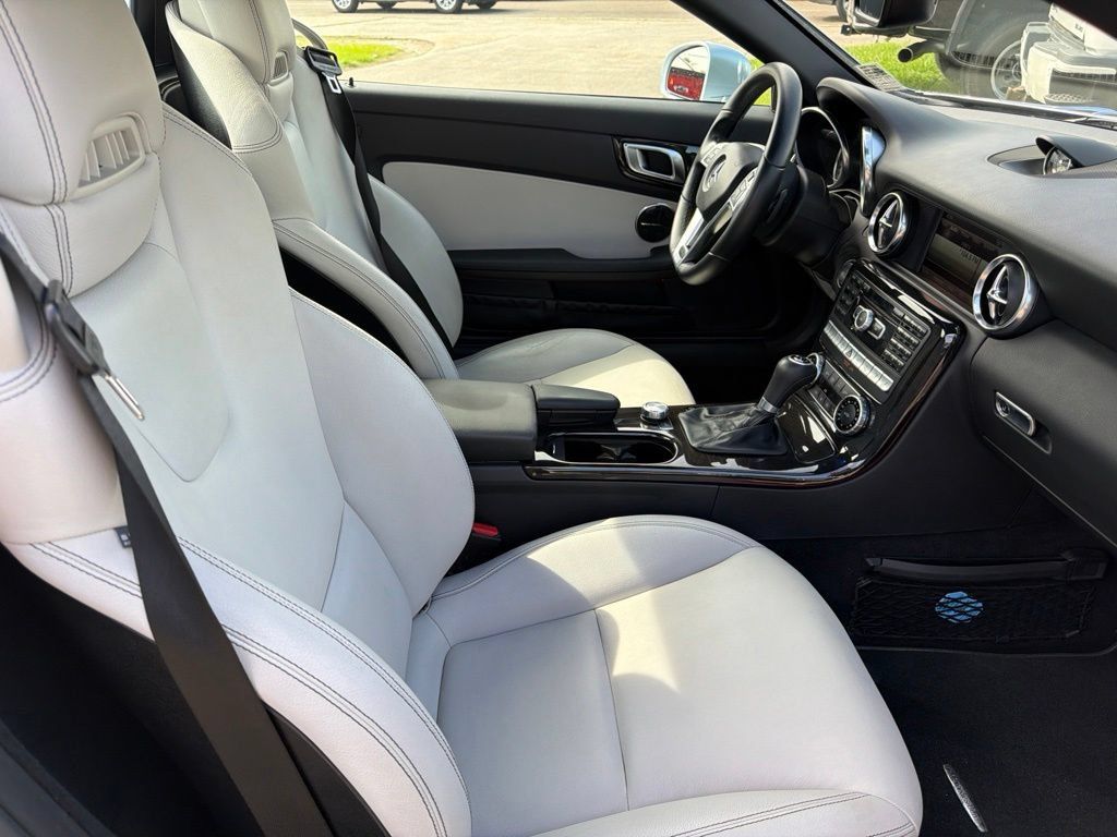 Used 2016 Mercedes-Benz SLK 350 image 11