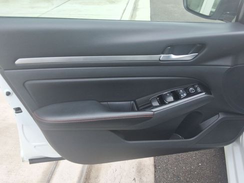 Used 2024 Nissan Altima 2.5 SR FWD image 21