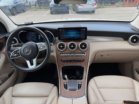 Used 2022 Mercedes-Benz GLC 300 w/ Premium Package Lite image 4