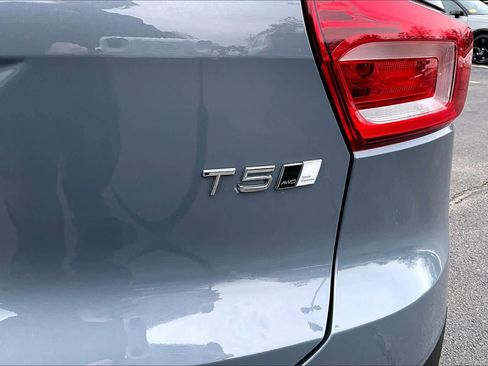 Certified 2022 Volvo XC40 T5 R-Design w/ Advanced Package image 9