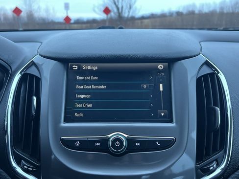 Used 2018 Chevrolet Cruze LT w/ Convenience Package image 24