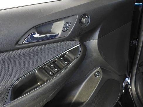 Used 2018 Chevrolet Cruze LT w/ Convenience Package image 12