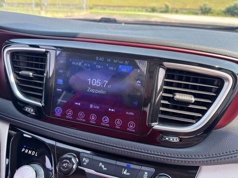 Used 2017 Chrysler Pacifica Limited w/ Advanced Safetytec Group FWD image 40