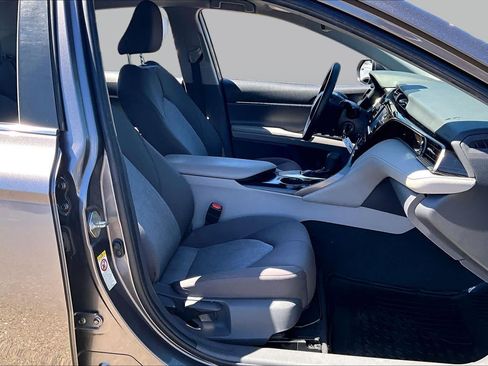 Used 2019 Toyota Camry LE FWD image 8