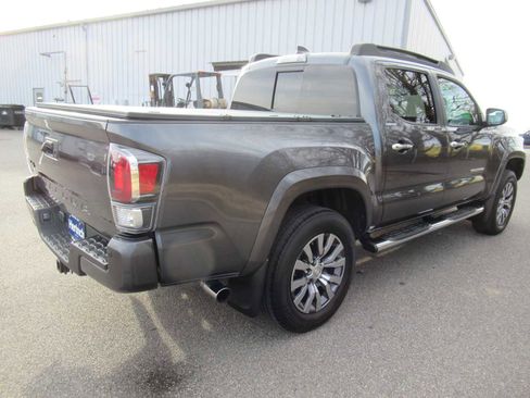Used 2021 Toyota Tacoma Limited image 5