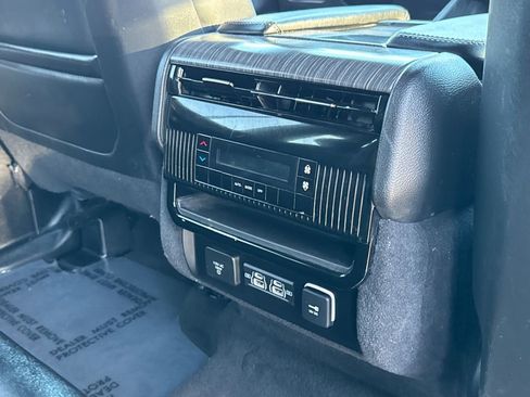 Used 2024 Jeep Wagoneer L Series II RWD image 22