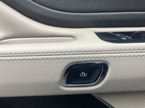Used 2024 Lincoln Aviator AWD w/ Premium Package image 21