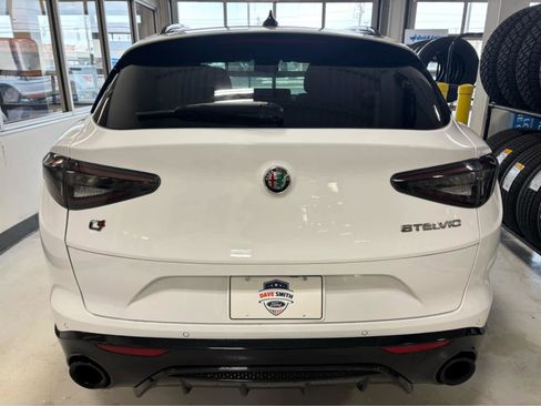 Used 2024 Alfa Romeo Stelvio Veloce image 5