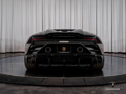 Used 2021 Lamborghini Huracan EVO RWD image 11